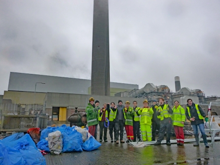 Beach clean Kilroot group shot April 2016